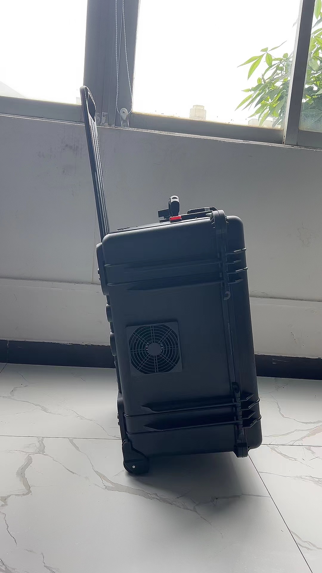 禄丰手拉箱型移动通信干扰器